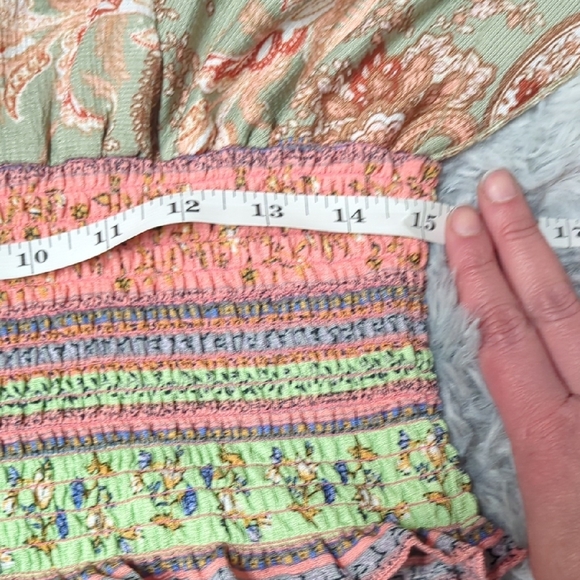 MELLODAY Relaxed Green and Pink Short Sleeve Blouse - Picture 8 of 9